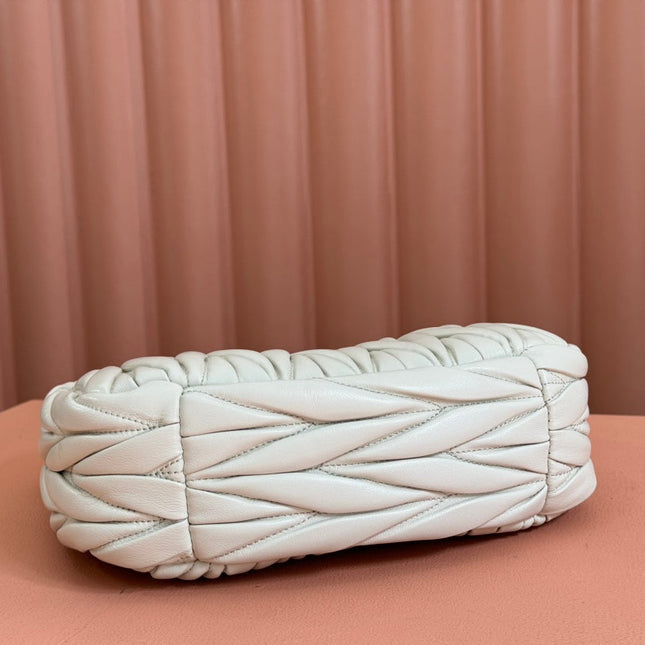 WANDER MATELASSÉ HANDBAG 23 IN WHITE LAMBSKIN