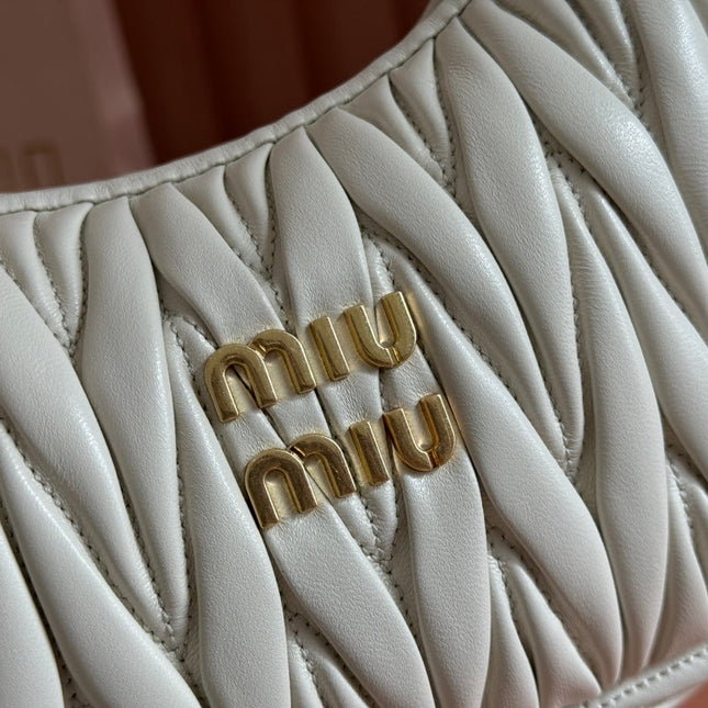 WANDER MATELASSÉ HANDBAG 23 IN WHITE LAMBSKIN