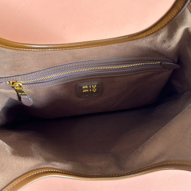 IVY 40 TOTE IN BROWN PATENT CALFSKIN