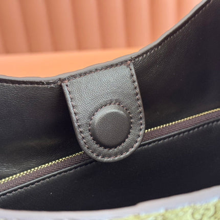 MEDIUM B SHOULDER BAG 42 IN DARK GREEN GG SUEDE