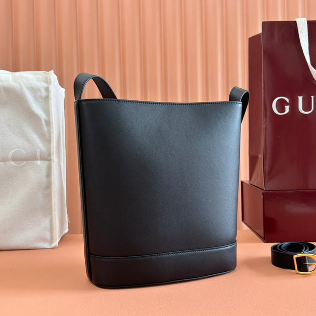 73 MEDIUM BUCKET BAG 27.5 IN BLACK SMOOTH CALFSKIN