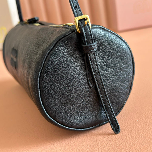 NAPPA POUCH 22 IN BLACK CALFSKIN