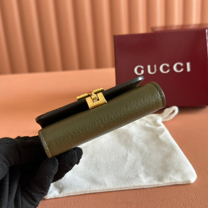 SOFTBIT CARD CASE 10.5 IN GREEN GRAINY CALFSKIN GOLD HARDWARE