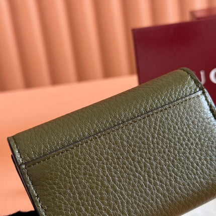 SOFTBIT CARD CASE 10.5 IN GREEN GRAINY CALFSKIN GOLD HARDWARE