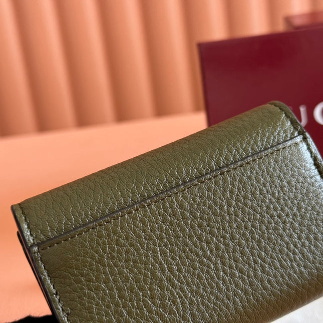 SOFTBIT CARD CASE 10.5 IN GREEN GRAINY CALFSKIN GOLD HARDWARE