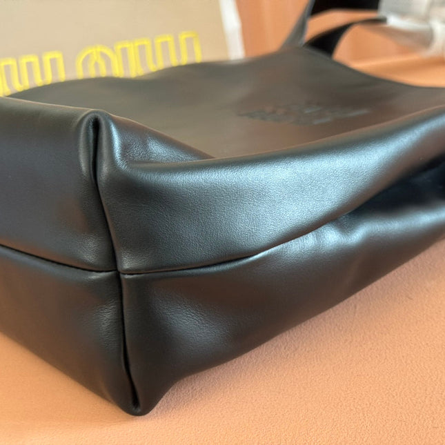 LARGE HOBO TOTE BAG 46 IN BLACK CALFSKIN