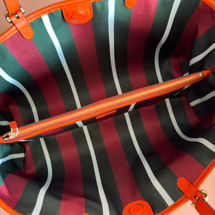 GUCCI 25S EMBLEM LARGE BAG 38 IN BEIGE AND BLACK CALFSKIN