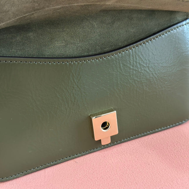 GUCCI 25S DIONYSUS WALLET ON CHAIN 17 IN GREEN GLOSSY CALFSKIN