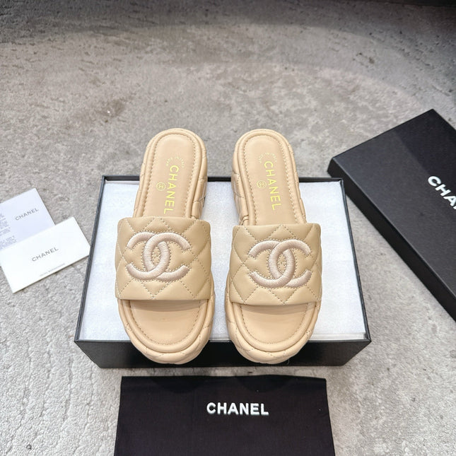 WEDGE HEELS IN BEIGE CALFSKIN QUILTED