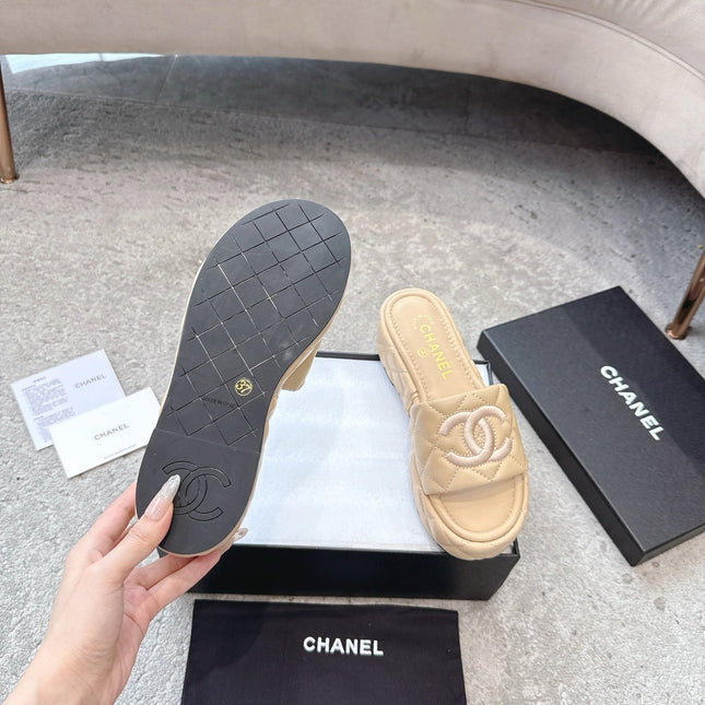 WEDGE HEELS IN BEIGE CALFSKIN QUILTED