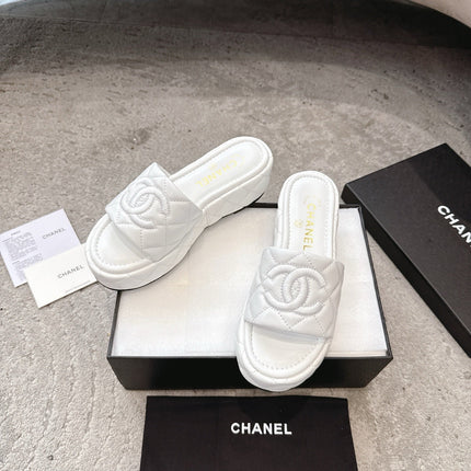 WEDGE HEELS IN WHITE CALFSKIN QUILTED