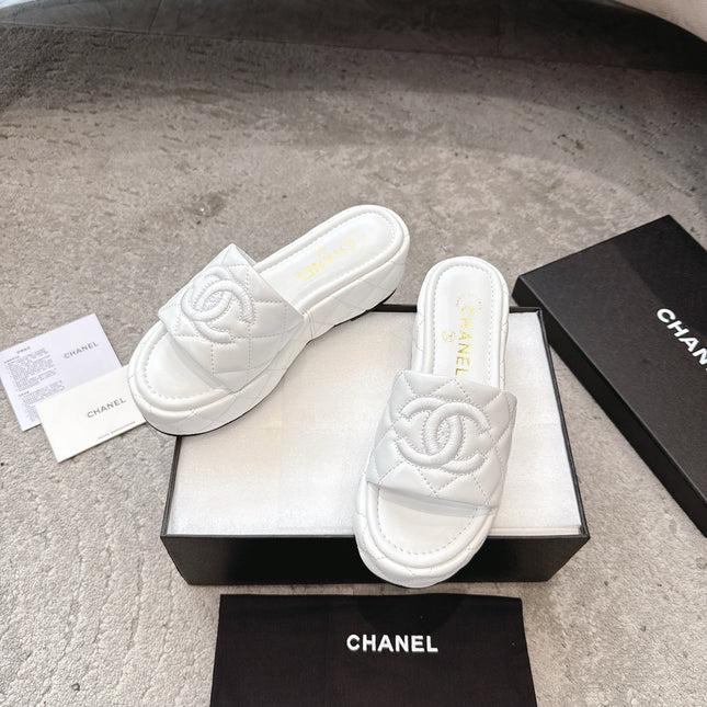 WEDGE HEELS IN WHITE CALFSKIN QUILTED