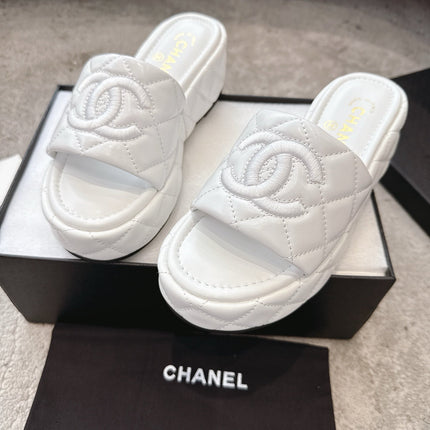 WEDGE HEELS IN WHITE CALFSKIN QUILTED