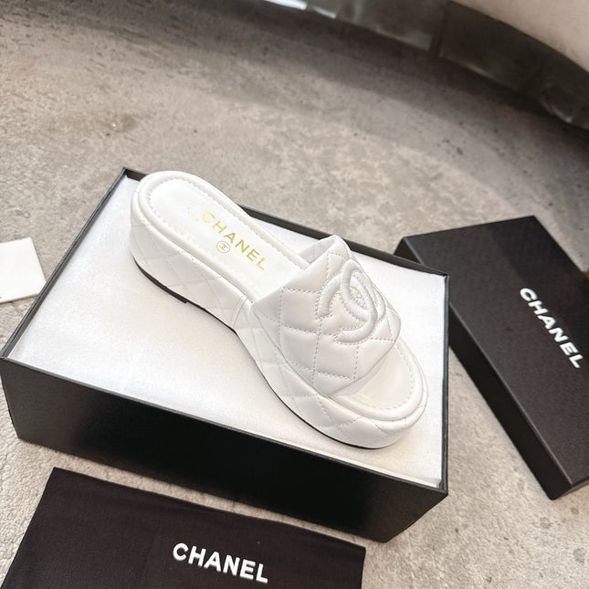 WEDGE HEELS IN WHITE CALFSKIN QUILTED