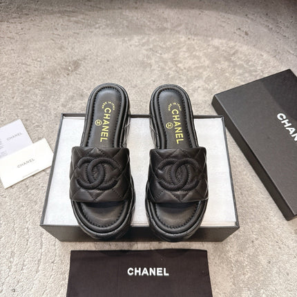 WEDGE HEELS IN BLACK CALFSKIN QUILTED