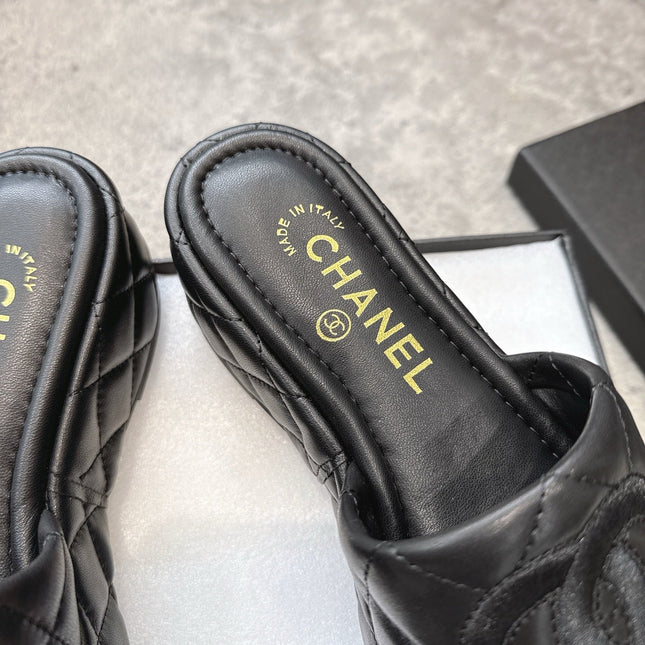 WEDGE HEELS IN BLACK CALFSKIN QUILTED