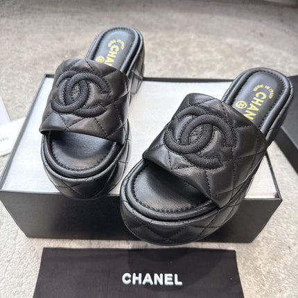 WEDGE HEELS IN BLACK CALFSKIN QUILTED