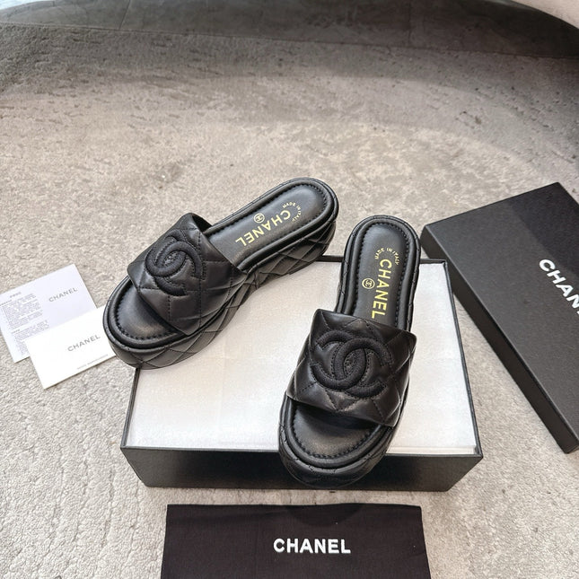 WEDGE HEELS IN BLACK CALFSKIN QUILTED