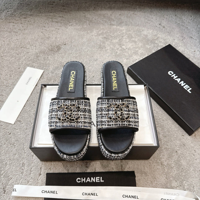 PLASTFORM HEELS IN BLACK TWEED AND CALFSKIN