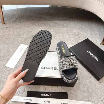 PLASTFORM HEELS IN BLACK TWEED AND CALFSKIN