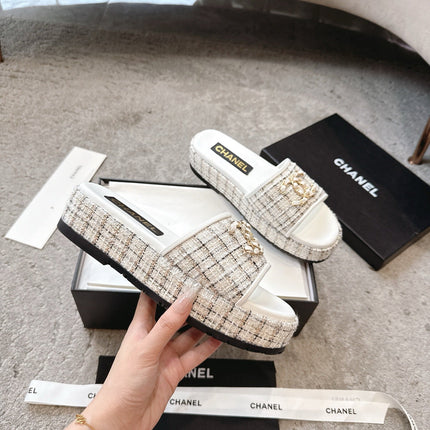 PLASTFORM HEELS IN WHITE TWEED AND CALFSKIN