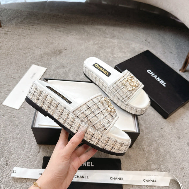 PLASTFORM HEELS IN WHITE TWEED AND CALFSKIN