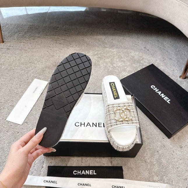 PLASTFORM HEELS IN WHITE TWEED AND CALFSKIN