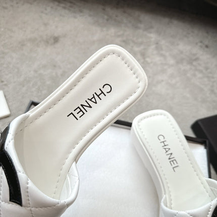 SLIPPERS IN WHITE CALFSKIN QUILTED