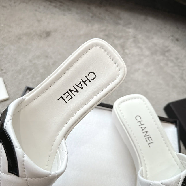 SLIPPERS IN WHITE CALFSKIN QUILTED