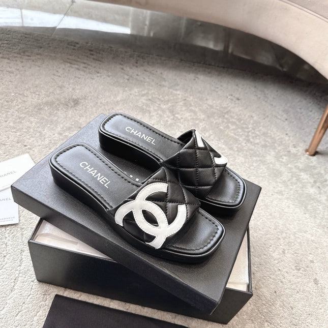 SLIPPERS IN BLACK CALFSKIN QUILTED