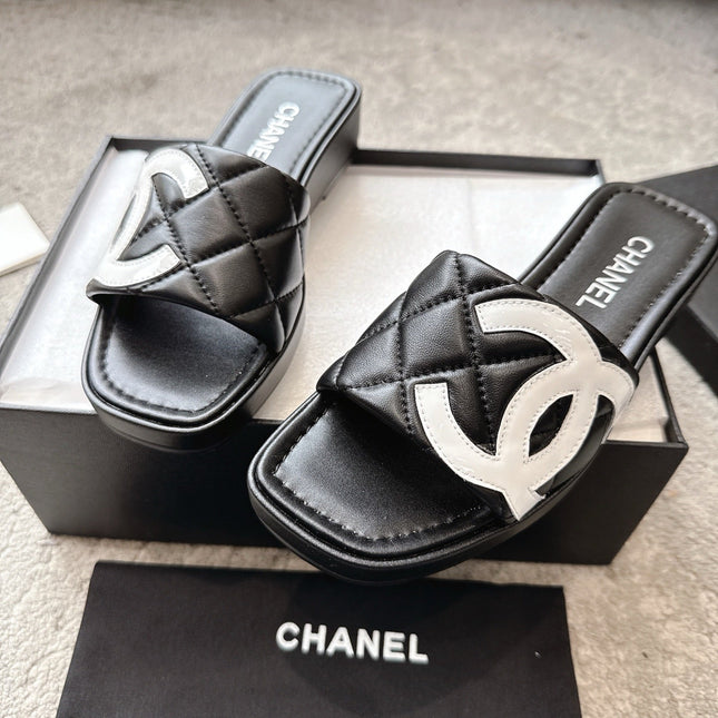 SLIPPERS IN BLACK CALFSKIN QUILTED