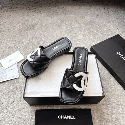 SLIPPERS IN BLACK CALFSKIN QUILTED