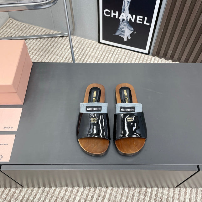 SLIPPERS IN BLACK GLOSSY CALFSKIN WITH LIGHT BLUE HALF-FOOT SOCKS