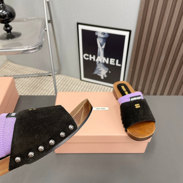 SLIPPERS IN BLACK SUEDE WITH PURPLE HALF-FOOT SOCKS