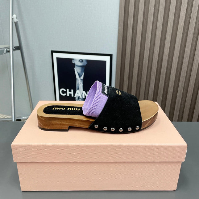 SLIPPERS IN BLACK SUEDE WITH PURPLE HALF-FOOT SOCKS