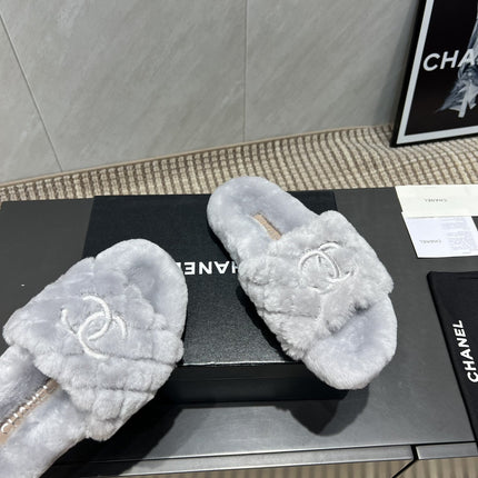CHANEL 25S SLIPPERS IN LIGHT GRAY FUR