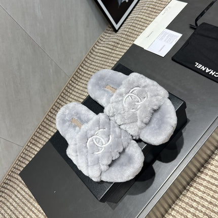 CHANEL 25S SLIPPERS IN LIGHT GRAY FUR