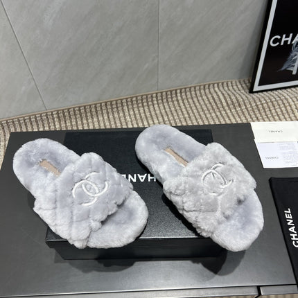 CHANEL 25S SLIPPERS IN LIGHT GRAY FUR