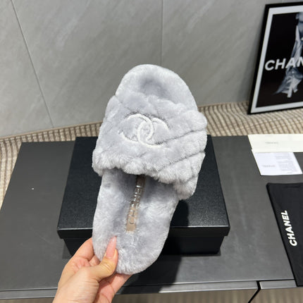 CHANEL 25S SLIPPERS IN LIGHT GRAY FUR