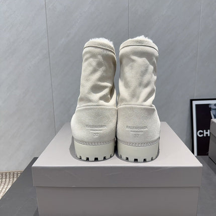 BALENCIAGA 25S LOW ANKLE BOOTS PLATFORM HEEL IN WHITE SUEDE STYLE 2