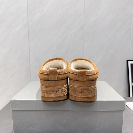 BALENCIAGA 25S AURALEE SLIP-ON 50 MM IN LIGHT BROWN SUEDE STYLE 1