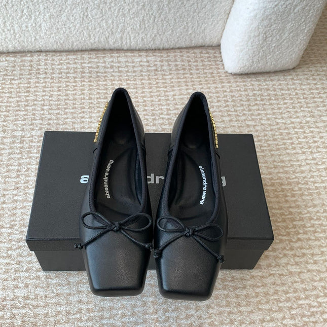 SQUARE-TOE BALLET FLAT IN BLACK LAMBSKIN WITH BOW