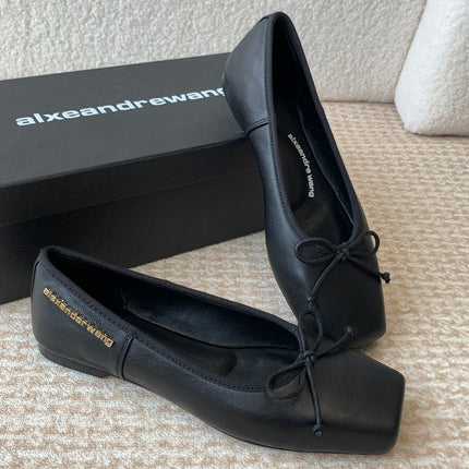 SQUARE-TOE BALLET FLAT IN BLACK LAMBSKIN WITH BOW