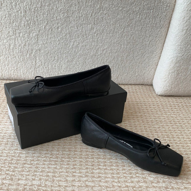 SQUARE-TOE BALLET FLAT IN BLACK LAMBSKIN WITH BOW