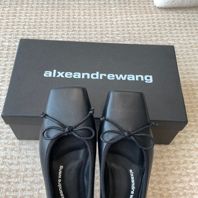 SQUARE-TOE BALLET FLAT IN BLACK LAMBSKIN WITH BOW