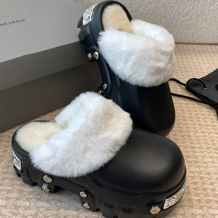 PLATFORM MULES IN BLACK RUBBER MIX RABBIT FUR SILVER HARDWARE