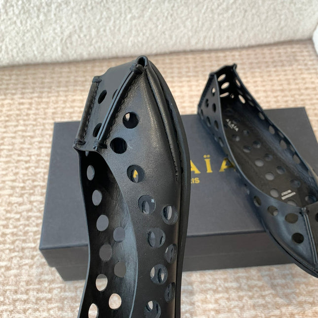 PERFO BALLET FLATS IN BLACK CALFSKIN