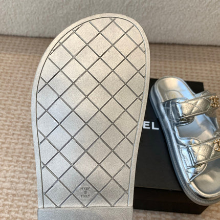 DAD SANDAL IN SILVER SHEEPSKIN MULE