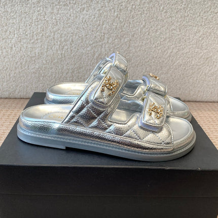 DAD SANDAL IN SILVER SHEEPSKIN MULE