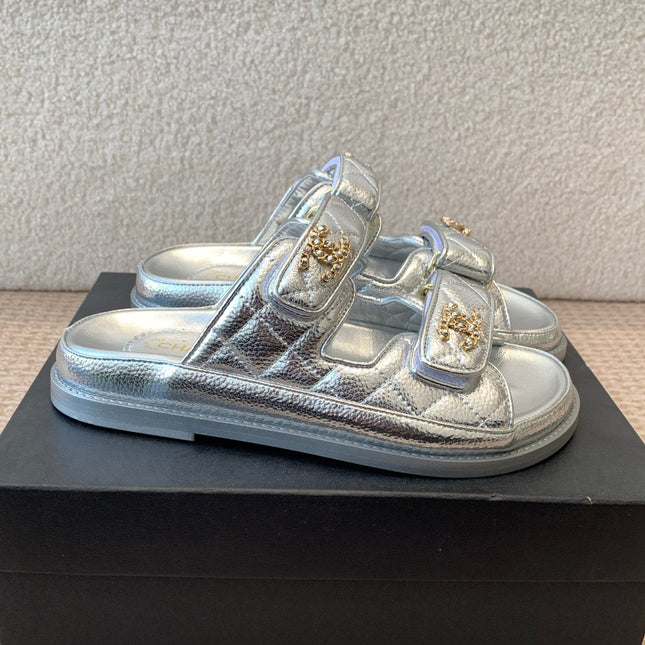 DAD SANDAL IN SILVER SHEEPSKIN MULE